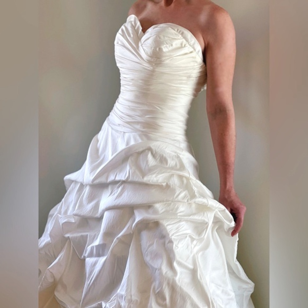 Ivory Taffeta A-Line Sweetheart Neckline Traditional Wedding Dress